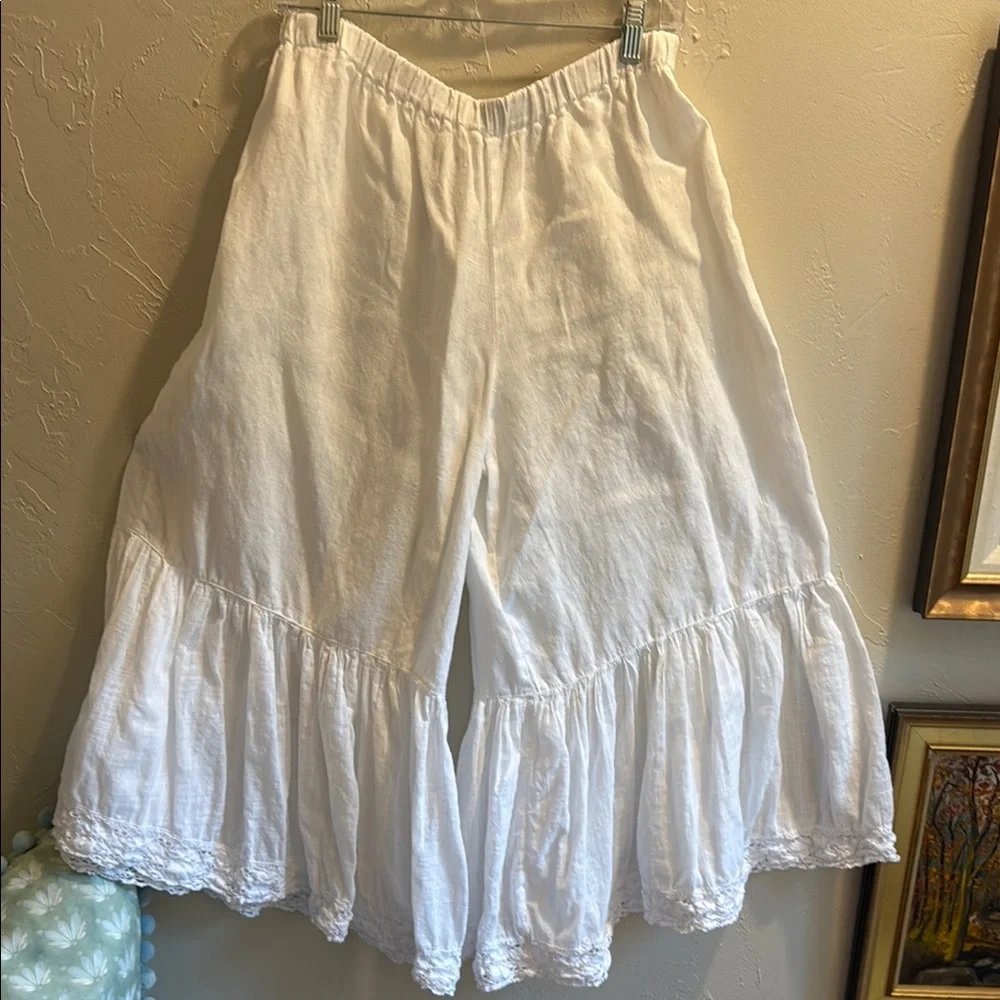 Elegant White Capris for Women - Picture 1 of 6